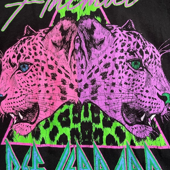 Def Leppard Crop Top Animal Print Graphic Shirt Women Size 2XL Black Pink - Picture 5 of 9
